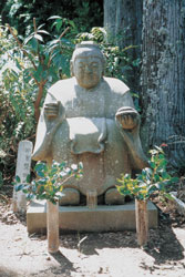 田の神の石像｜写真